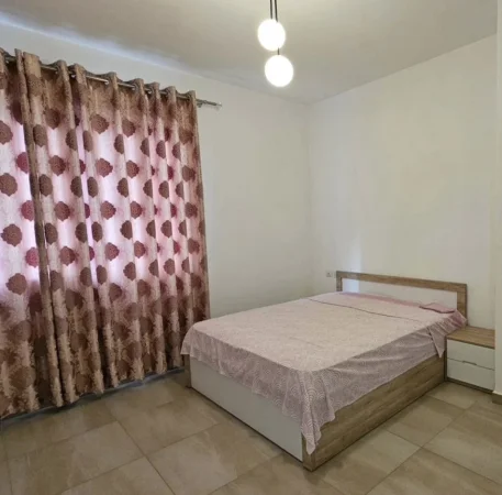 Tirane, jepet me qera apartament 1+1+Ballkon Kati 2, 63 m² 500 € (KOPESHTI BOTANIK)