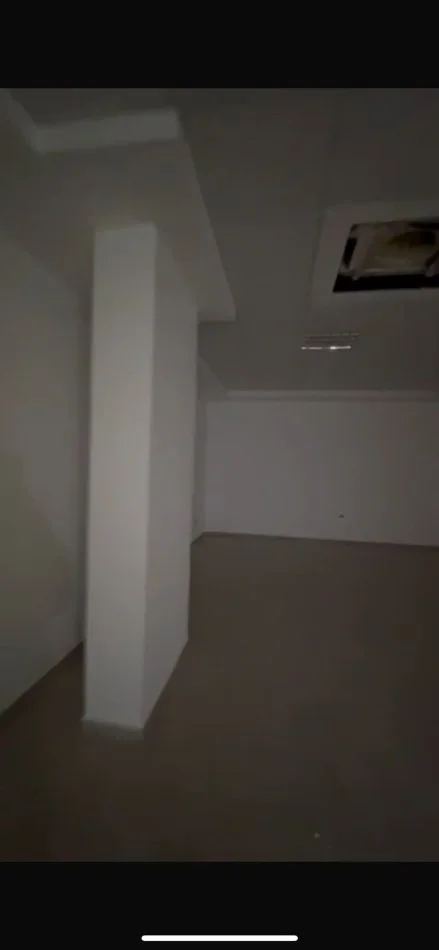 Durres, jepet me qera ambjent biznesi Kati 1, 45 m² 350 € (Tek Euro 1 pallati Sportit)