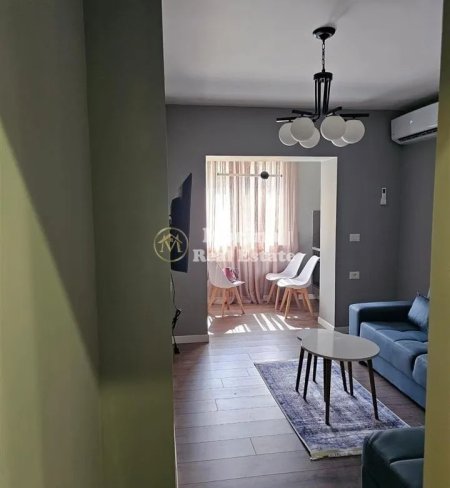 Tirane, jepet me qera apartament 1+1 Kati 1, 55 m² 700 € (Rruga fortuzi)