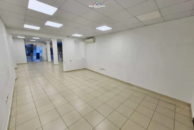 Tirane, jap me qera ambjent biznesi , 290 m² 4.200 € (Rruga Myslym Shyri)