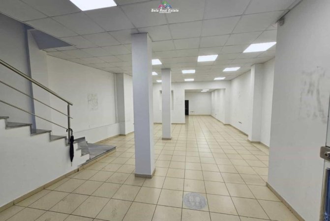 Tirane, jap me qera ambjent biznesi , 290 m² 4.200 € (Rruga Myslym Shyri)