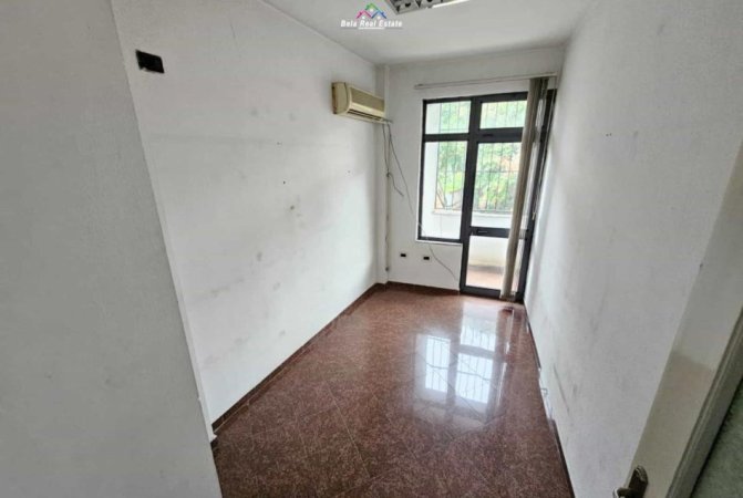 Tirane, jap me qera ambjent biznesi , 290 m² 4.200 € (Rruga Myslym Shyri)