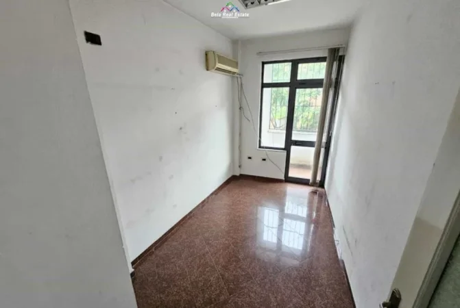 Tirane, jap me qera ambjent biznesi , 290 m² 4.200 € (Rruga Myslym Shyri)