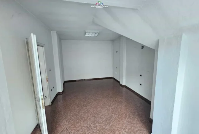 Tirane, jap me qera ambjent biznesi , 290 m² 4.200 € (Rruga Myslym Shyri)