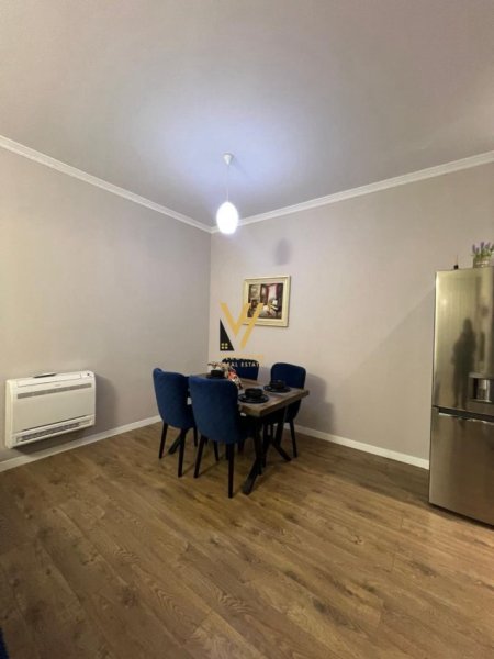 Tirane, jepet me qera apartament 2+1+Ballkon Kati 1, 110 m² 900 € (KOMUNA E PARISIT)