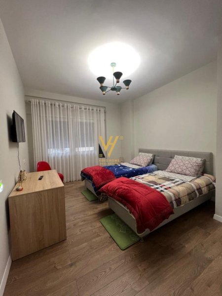 Tirane, jepet me qera apartament 2+1+Ballkon Kati 1, 110 m² 900 € (KOMUNA E PARISIT)