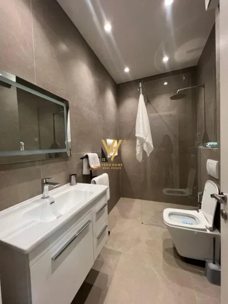 Tirane, jepet me qera apartament 2+1+Ballkon Kati 1, 110 m² 900 € (KOMUNA E PARISIT)