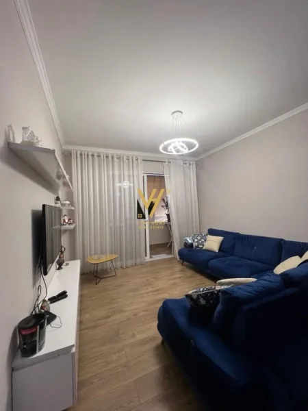 Tirane, jepet me qera apartament 2+1+Ballkon Kati 1, 110 m² 900 € (KOMUNA E PARISIT)