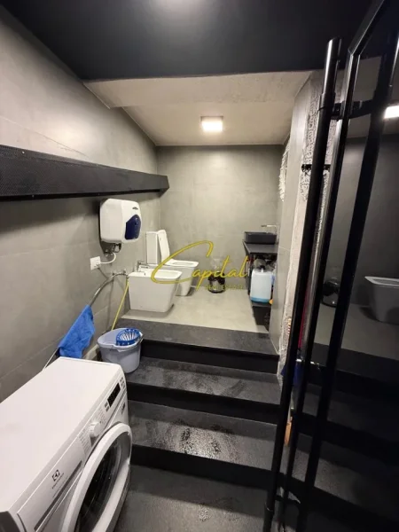 Tirane, jepet me qera zyre Kati 0, 59 m² 1.000 € (ISH EKSPOZITA)