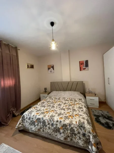 Durres, jepet me qera apartament 3+1+Ballkon Kati 2, 650 € (Vollga)