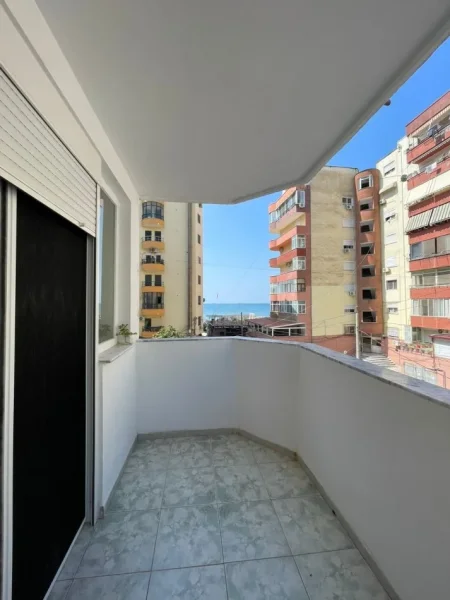 Durres, jepet me qera apartament 3+1+Ballkon Kati 2, 650 € (Vollga)