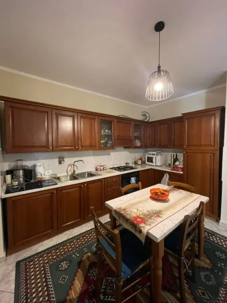 Durres, jepet me qera apartament 3+1+Ballkon Kati 2, 650 € (Vollga)