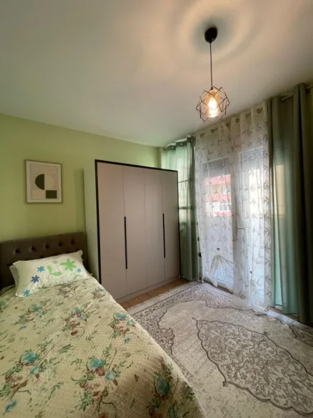 Durres, jepet me qera apartament 3+1+Ballkon Kati 2, 650 € (Vollga)