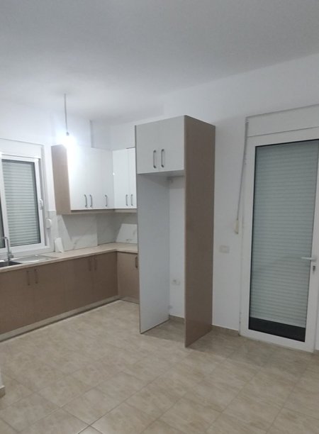 Tirane, jepet me qera apartament 1+1 Kati 4, 310 € (Dalip Topi)