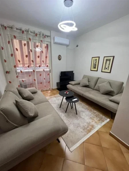 Tirane, jepet me qera apartament 1+1 Kati 6, 65 m² 600 € (bllok)