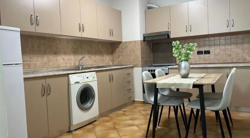 Tirane, jepet me qera apartament 1+1 Kati 6, 65 m² 600 € (bllok)