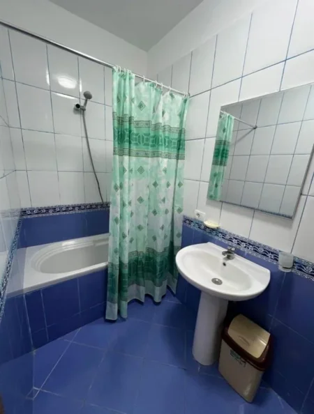 Tirane, jepet me qera apartament 1+1 Kati 6, 65 m² 600 € (bllok)