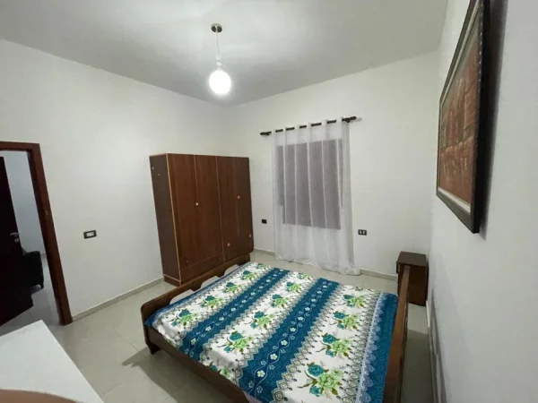 Tirane, jepet me qera apartament 1+1+Ballkon Kati 1, 40 m² 340 € (BULEVARDI I RI)