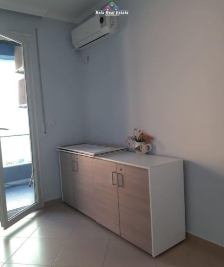 Tirane, jepet me qera zyre Kati 1, 95 m² 800 € (Qender)