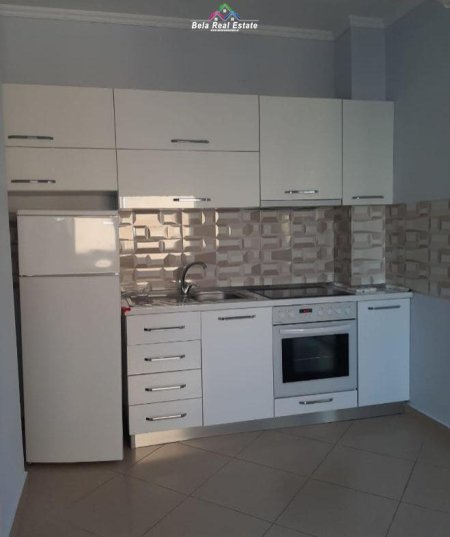 Tirane, jepet me qera zyre Kati 1, 95 m² 800 € (Qender)