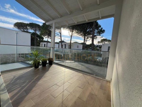 GJIRI I LALEZIT shitet Vile 2 Katshe , 728 m² 1.600.000 € (SAN PIETRO GJIRI I LALEZIT)