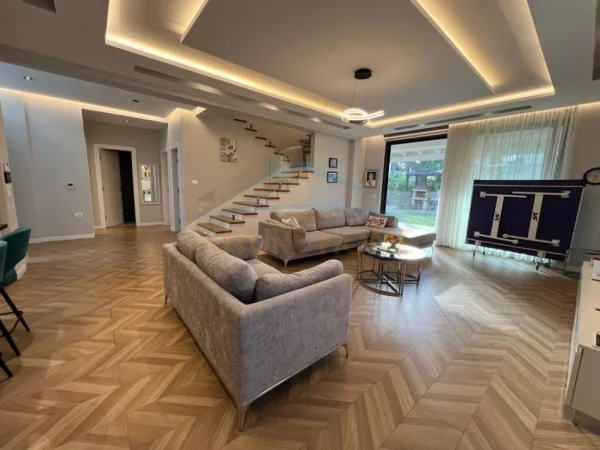 GJIRI I LALEZIT shitet Vile 2 Katshe , 728 m² 1.600.000 € (SAN PIETRO GJIRI I LALEZIT)