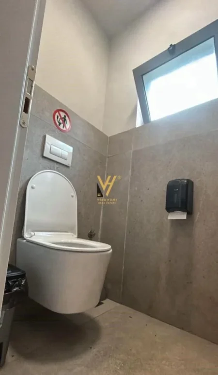 Tirane, shitet lokal Kati 0, 156 m² 330.000 € (ALI DEMI)