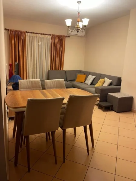 Tirane, jepet me qera apartament 1+1 Kati 4, 70 m² 500 € (delijorgji)