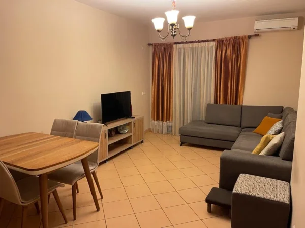 Tirane, jepet me qera apartament 1+1 Kati 4, 70 m² 500 € (delijorgji)