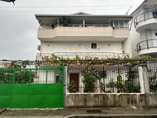 Tirane, shitet shtepi 5+1+Ballkon Kati 3, 367 m² 310.000 € (Misto Mame)