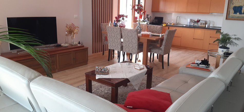 Tirane, jepet me qera apartament 2+1+Ballkon Kati 2, 150 m² 600 € (Rezidenca Chateau Linza)