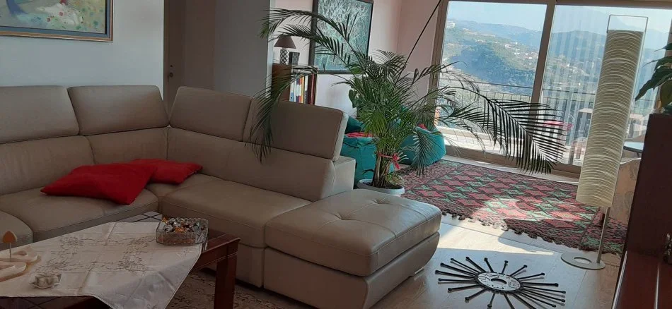 Tirane, jepet me qera apartament 2+1+Ballkon Kati 2, 150 m² 550 € (Rezidenca Chateau Linza)