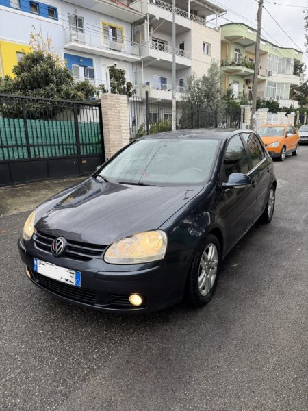 Golf V Benzin+Gaz 3.500 € Manual