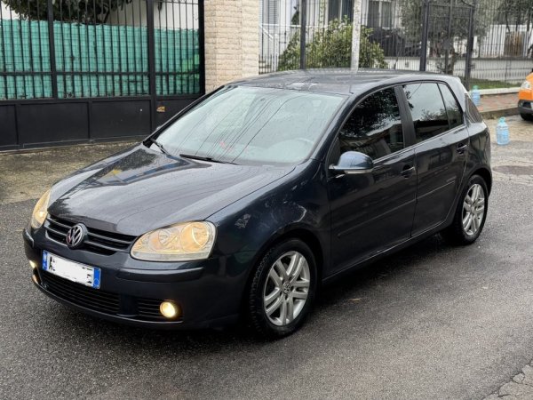 Golf V Benzin+Gaz 3.500 € Manual