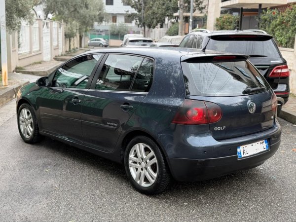 Golf V Benzin+Gaz 3.500 € Manual