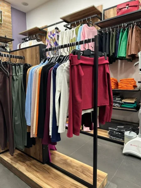 Tirane, shes Shitet Biznes i Konsoliduar me Rroba për Femra &amp; Aksesorë – Tek 21 Dhjetori, Tiranë! (VR111) 16.000 €