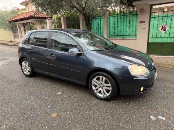 Golf V Benzin+Gaz 3.500 € Manual