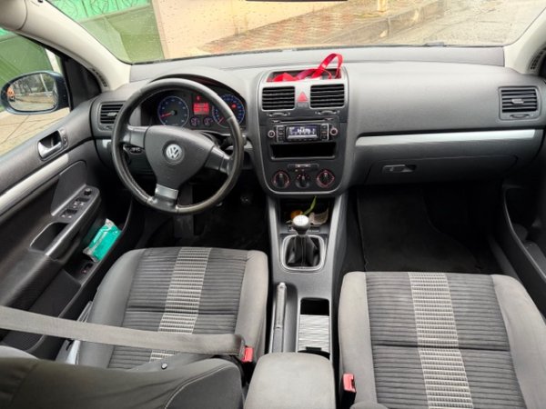 Golf V Benzin+Gaz 3.500 € Manual