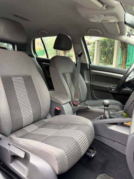 Golf V Benzin+Gaz 3.500 € Manual