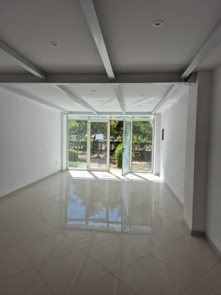 Tirane, jepet me qera ambjent biznesi Kati 0, 50 m² 500 € (Rr Jordan Misja, Prane Bulevardit te Ri)