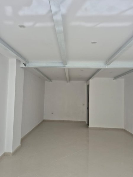 Tirane, jepet me qera ambjent biznesi Kati 0, 50 m² 500 € (Rr Jordan Misja, Prane Bulevardit te Ri)