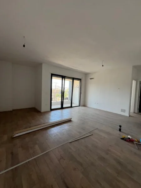 Tirane, shitet apartament 1+1+Ballkon , 79 m² 149.000 € (JORDAN MISJA)