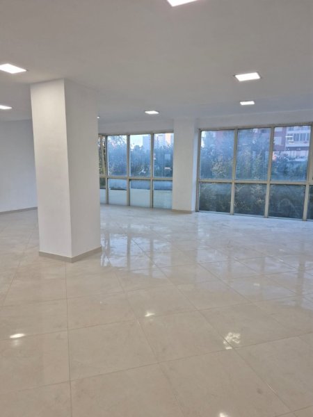 Tirane, jepet me qera ambjent biznesi Kati 0, 260 m² 2.600 € (Rr Jordan Misja, Prane Bulevardit te Ri)