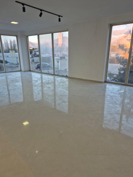 Tirane, jepet me qera ambjent biznesi Kati 0, 260 m² 2.600 € (Rr Jordan Misja, Prane Bulevardit te Ri)