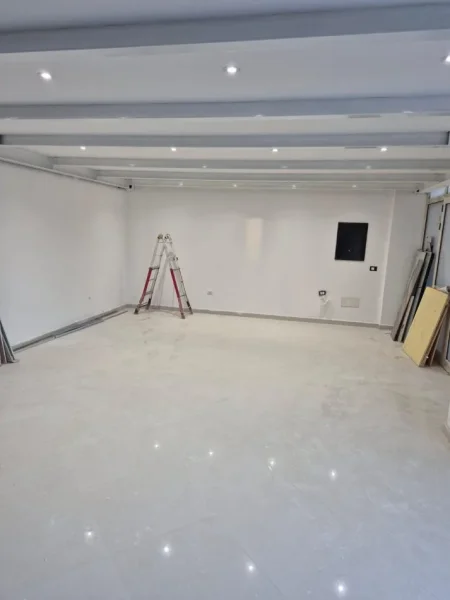 Tirane, jepet me qera ambjent biznesi Kati 0, 260 m² 2.600 € (Rr Jordan Misja, Prane Bulevardit te Ri)