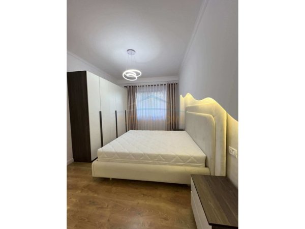 Tirane, shes apartament 2+1+Aneks+Ballkon Kati 1, 92 m² 173.000 € 