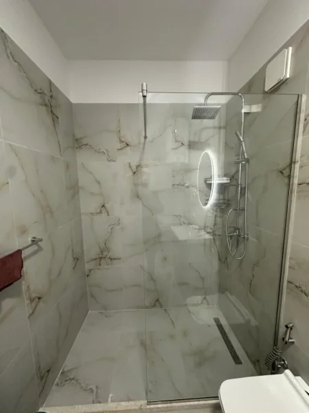 Tirane, jepet me qera apartament 2+1 Kati 8, 100 m² 1.000 € (zogu zi)