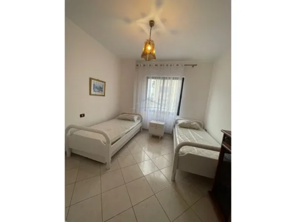 Tirane, jepet me qera apartament 2+1+Ballkon Kati 5, 104 m² 550 € (Astir)