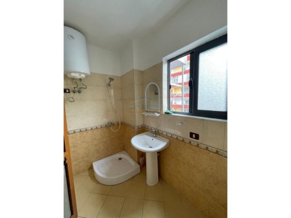 Tirane, jepet me qera apartament 2+1+Ballkon Kati 5, 104 m² 550 € (Astir)