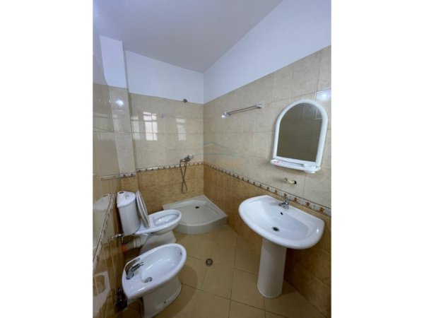 Tirane, jepet me qera apartament 2+1+Ballkon Kati 5, 104 m² 550 € (Astir)